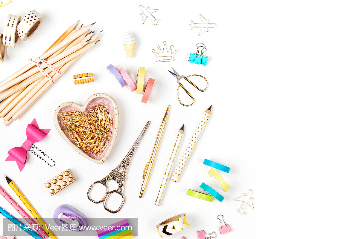 時尚文具。平躺,頂視圖時尚回歸學(xué)校理念。