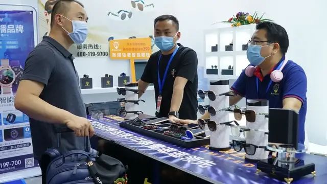 克里特?cái)y新品亮相禮品展,用科技演繹輕奢潮流!致不凡,敬卓越!祝君節(jié)日快樂(lè)!